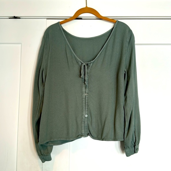 Cloth & Stone Anthropologie Sage Green Tie-Back Long Sleeve Top - Small - Picture 3 of 11